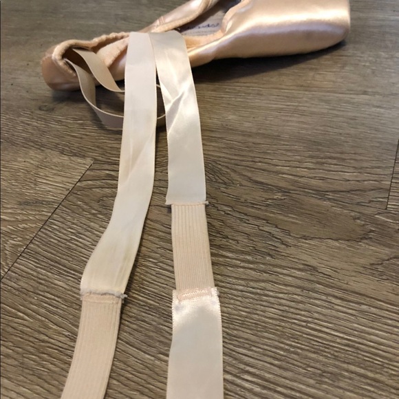 Bloch European Balance Ballet Pointe Shoes Size 7/xxxx - Picture 6 of 11